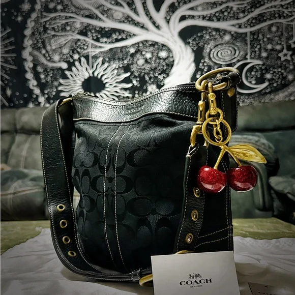 Vintage Coach soho Black Shoulder Bag with Cherry Charm 2006 - Picture 12 of 17